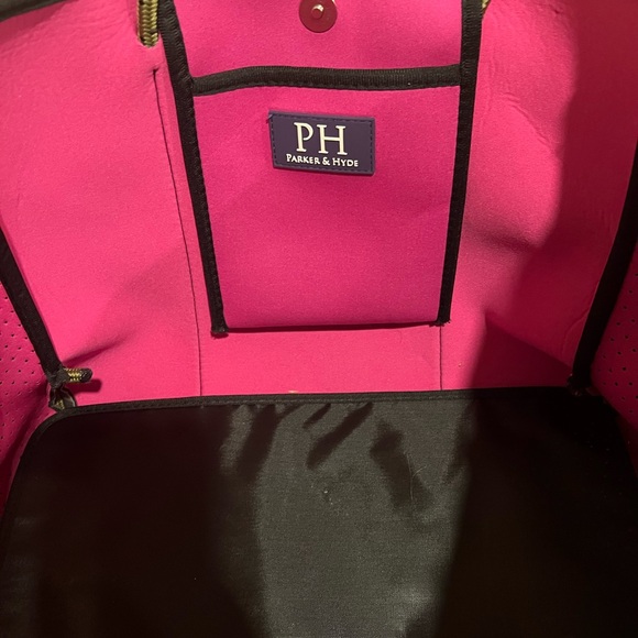 Parker and Hyde Neoprene Tote with pouch - Picture 3 of 6